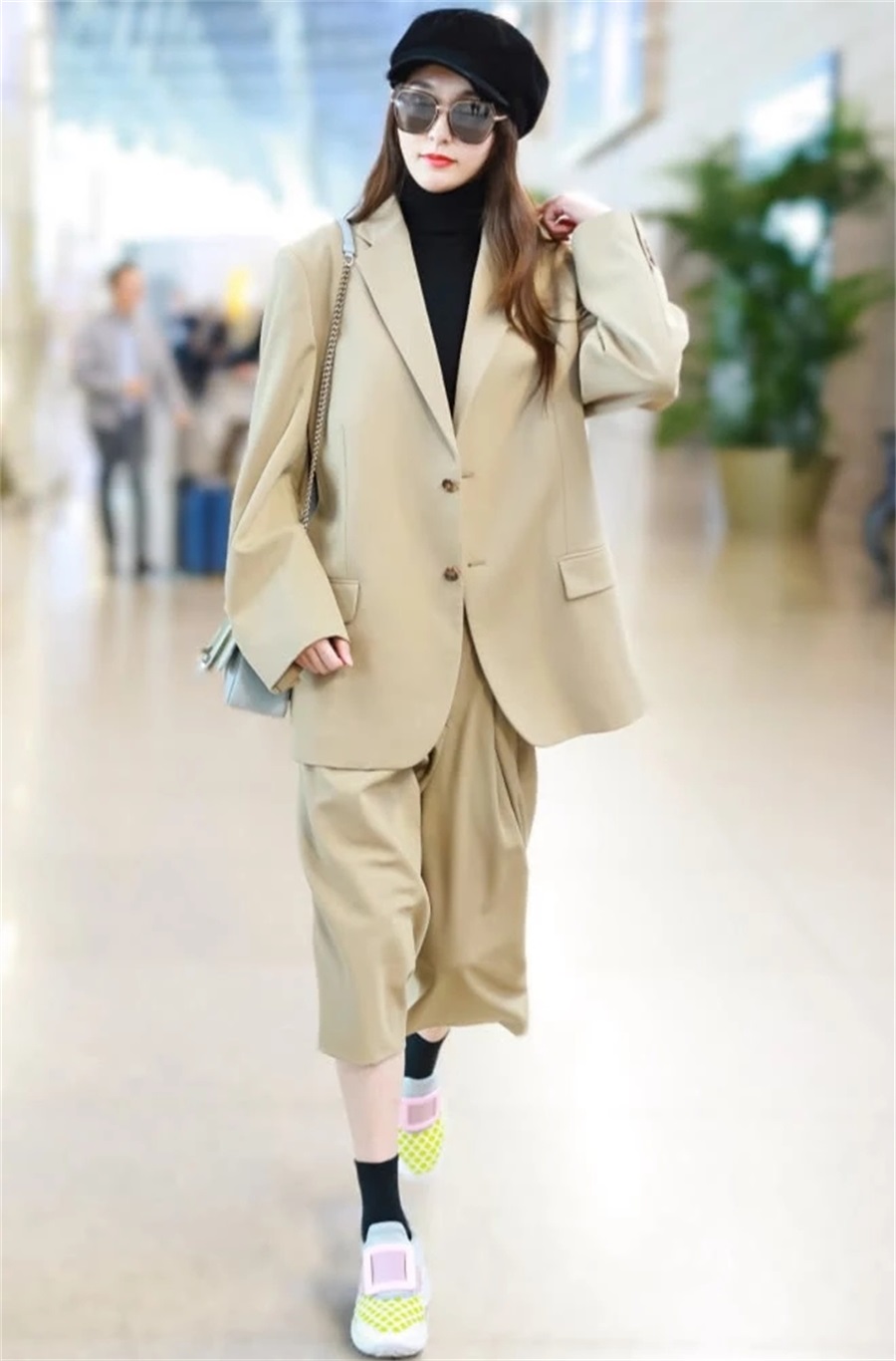 唐嫣粉色西装造型气场全开,难怪35岁的唐嫣穿衣风格惊艳