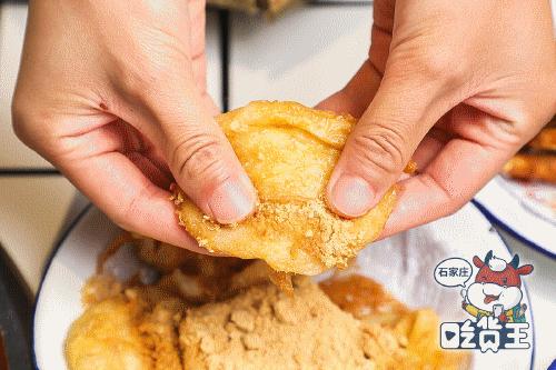 网红“爸爸”终于来了！1分钟就能吃的牛排火锅，连锅底都有肉