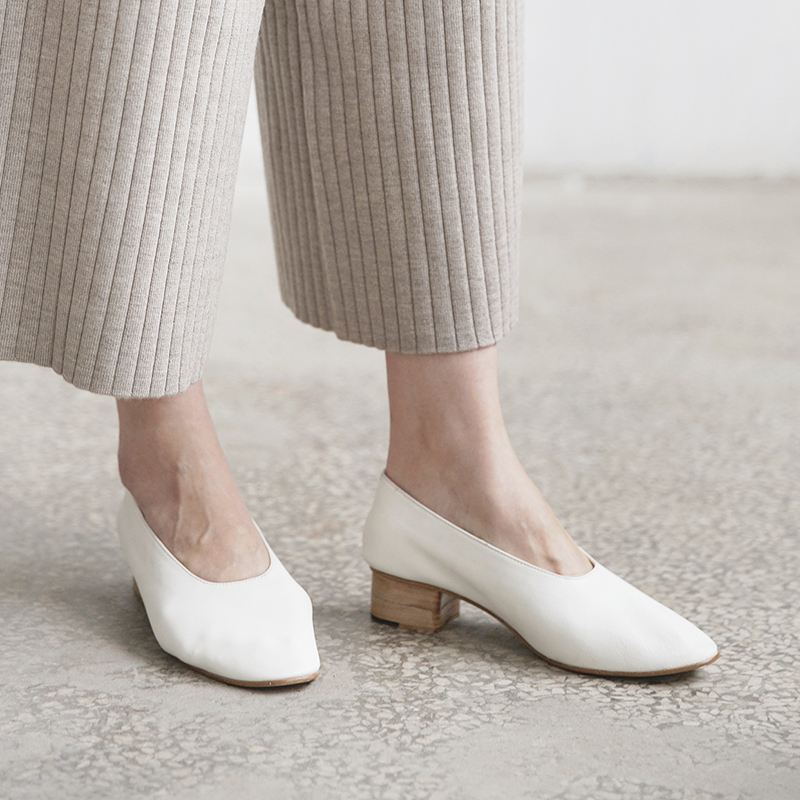 法式奶奶鞋火了超时髦必爆,小白鞋过时了吗