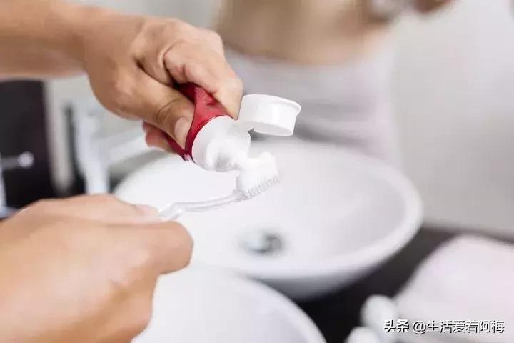 家里墙面脏了怎么处理,家里墙面脏了我想刷白怎么做好