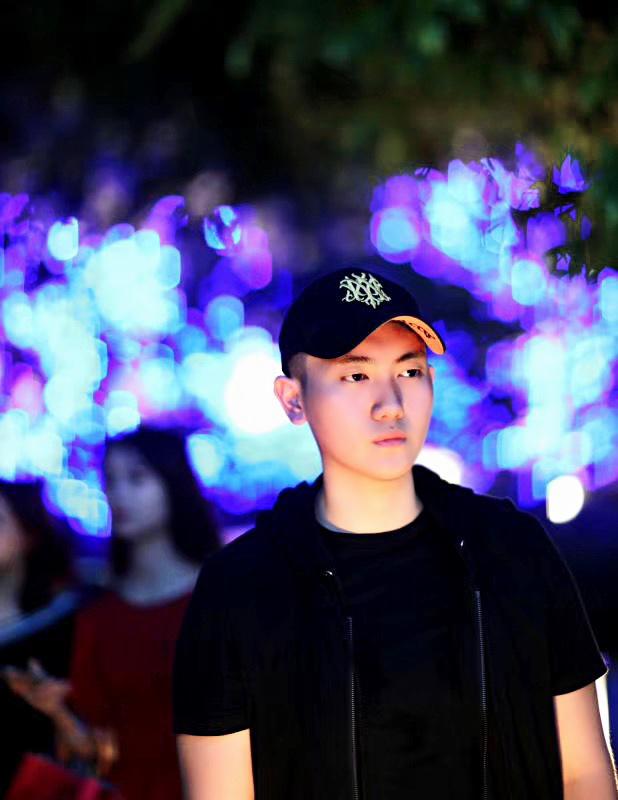 Mikey.Z新单《FakeBro》全碟解锁越努力的人越幸运