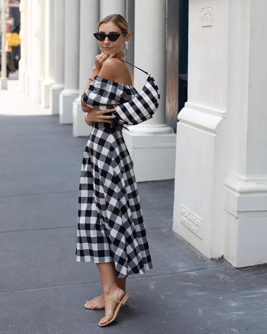 黑色衣服这么穿才有气场,黑色大摆半身裙怎么搭配上衣高级