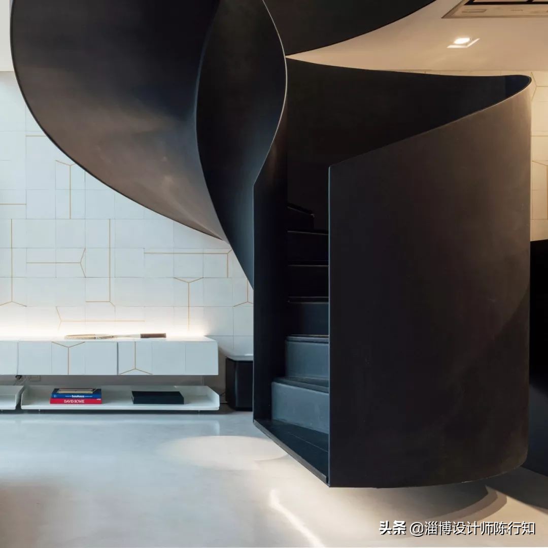 旋转楼梯有没有高端一点的,旋转楼梯适合轻奢风还是新中式