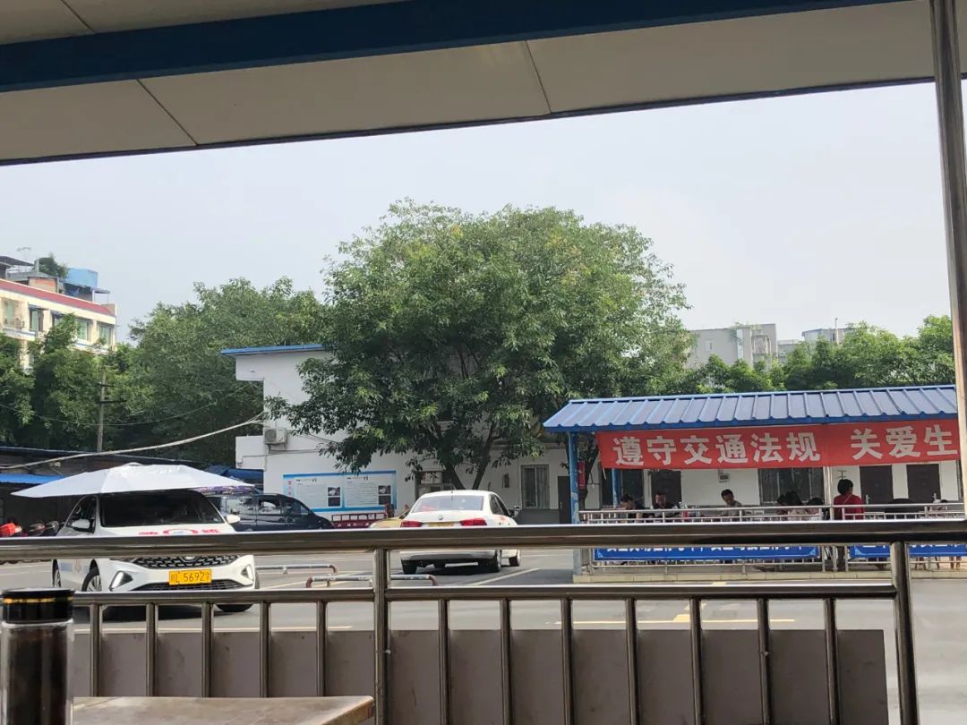 没有人能笑着离开,没有人能笑着离开系列