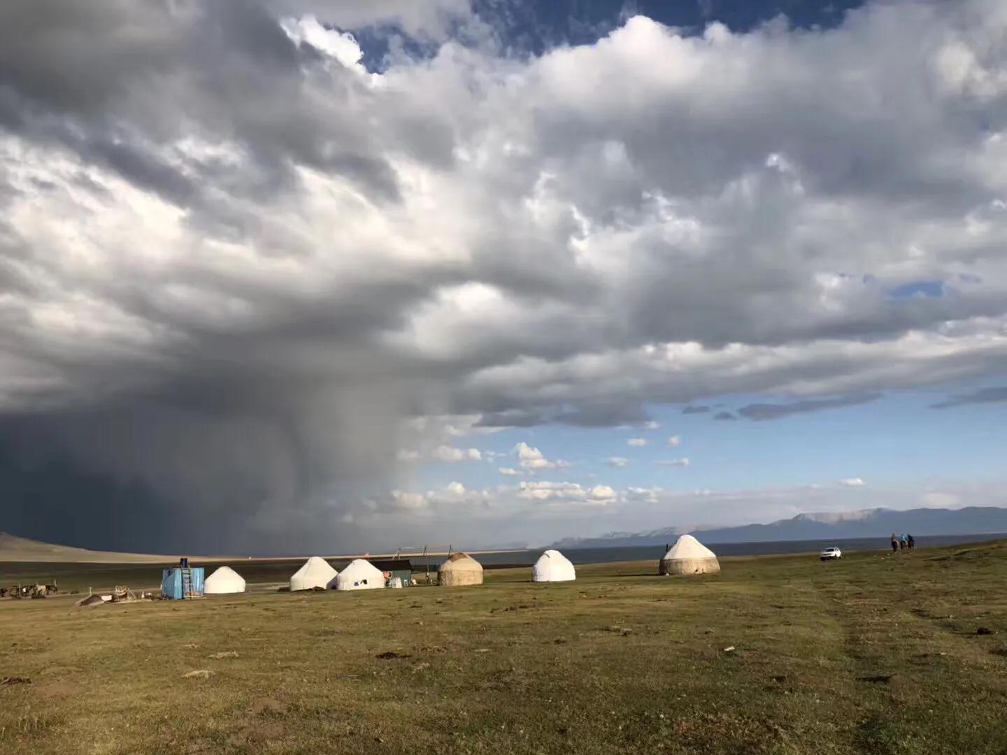 少年骑马去越野,自驾15天横穿小国家,硬核车手爸爸还输了
