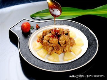 湖南剁辣椒鲫鱼火锅做法,擂辣椒烧排骨配方