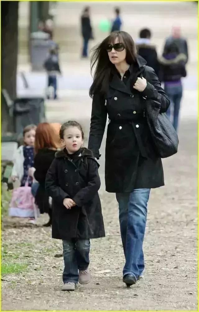 她是全球公认的最性感女神：“裸露”却不情色的人间*物尤**