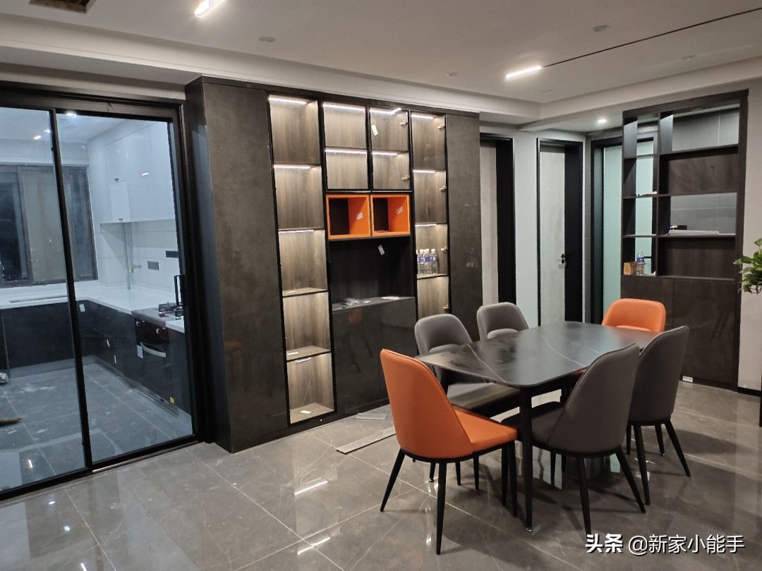 现在装修无主灯好看还是有灯好看,新式装修客厅无主灯