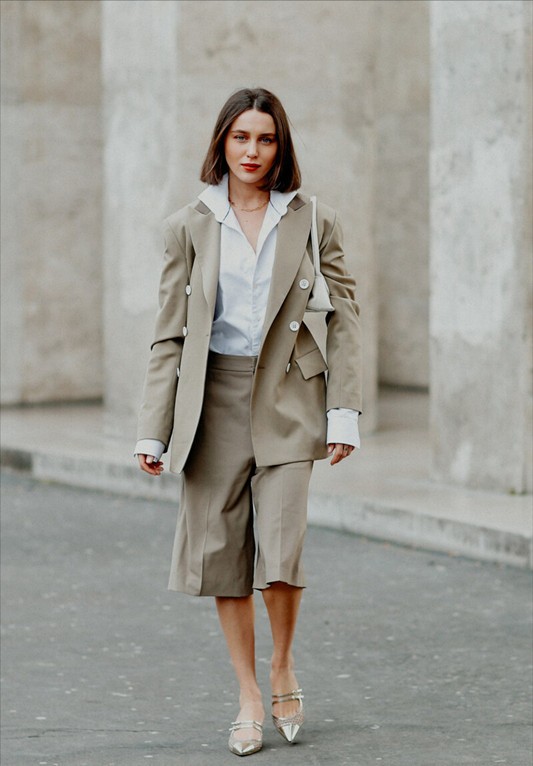 西装短裤当下最火的时髦穿搭,时尚百搭2022西装短裤