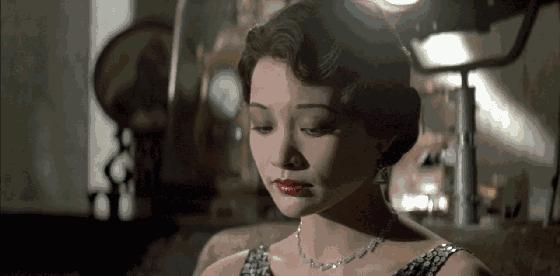 59岁穿比基尼秀长腿A4腰,她就是传说中的女魔头吧?