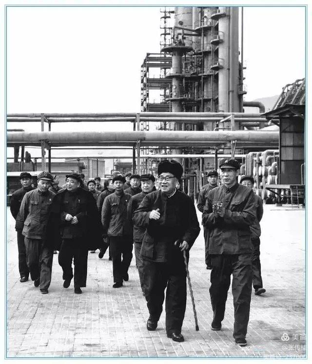 夜爬凤凰岭,雪落鸡冠山