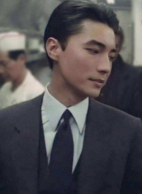 用美貌征服好莱坞的“孤儿”尊龙,晚景凄凉,也被“美国妈”召唤