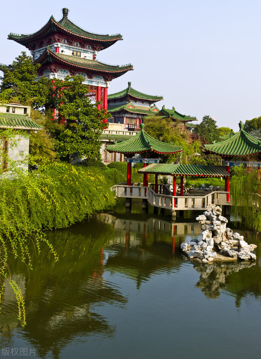 陶渊明辞官归隐故事,陶渊明辞官归隐历史典故50字