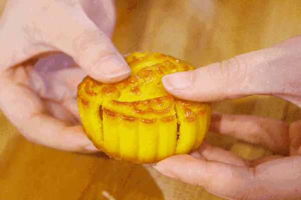 月饼和饼干哪个更健康,月饼怎么吃才健康？官方提示来了