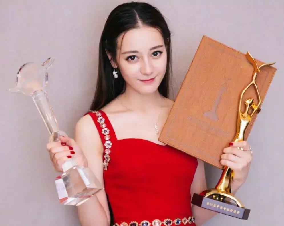 迪丽热巴颜值秒一众韩星,迪丽热巴颜值吊打