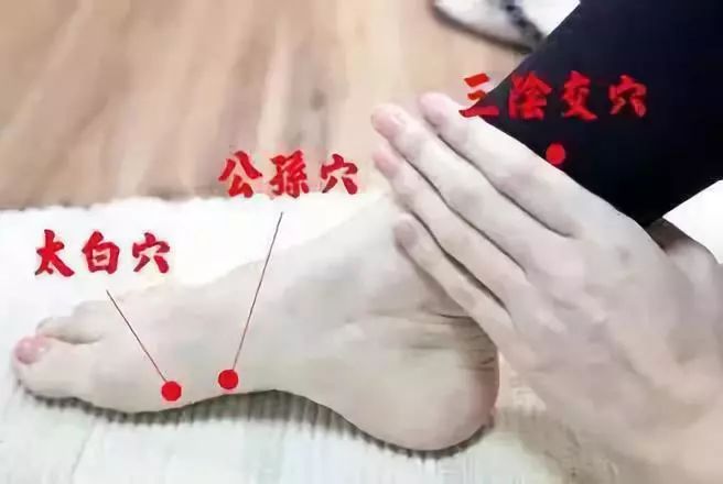 经络阻塞的四个阶段症状,人老腿先衰1个动作疏通6条经络