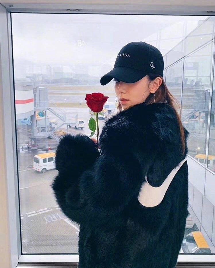 不懂大衣的廓形劝你别乱穿,皮草大衣怎么穿搭