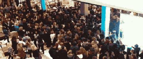 黑五狂抢开始！机场outlet堵爆温哥华华人凌晨排队全买疯了