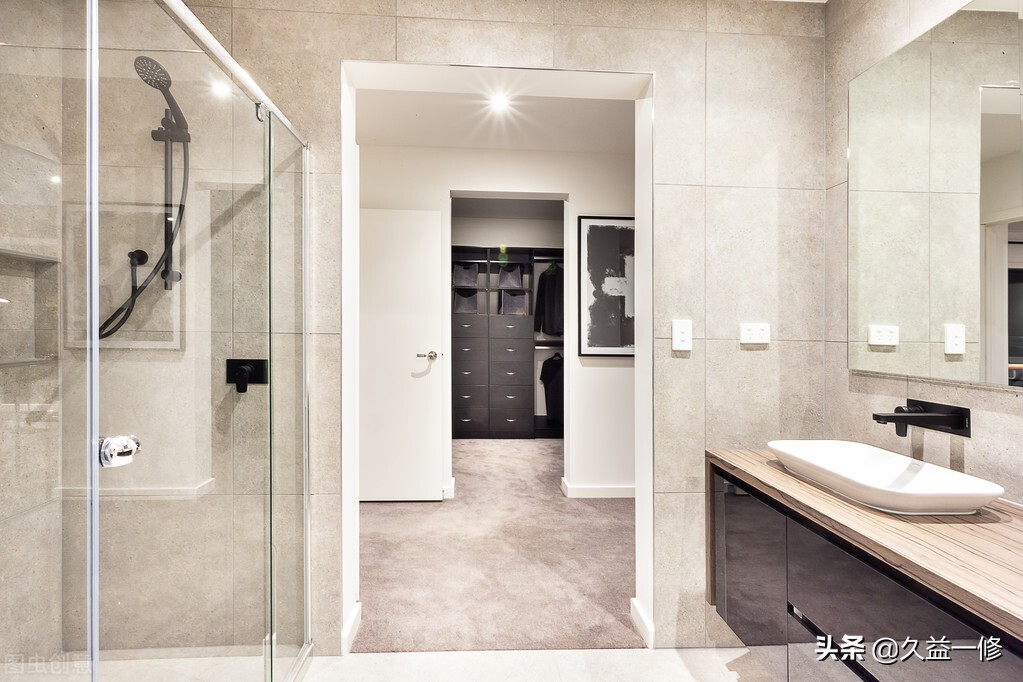 卫生间吊顶漏水是水蒸气吗,卫生间吊顶漏水会是自己家原因吗