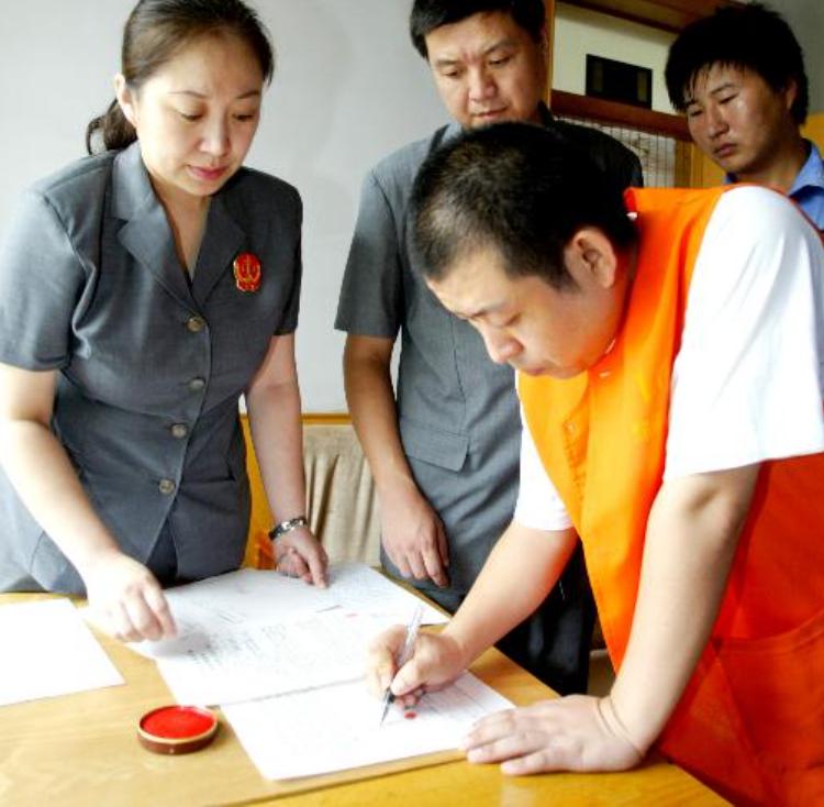 5000万买彩票盗窃案 (银行职员盗窃5100万只为买彩票)