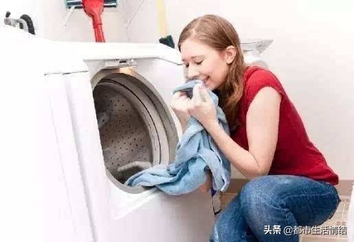 衣服染上碳素墨水怎么洗掉妙招,衣服染上西红柿汁怎样才能洗掉