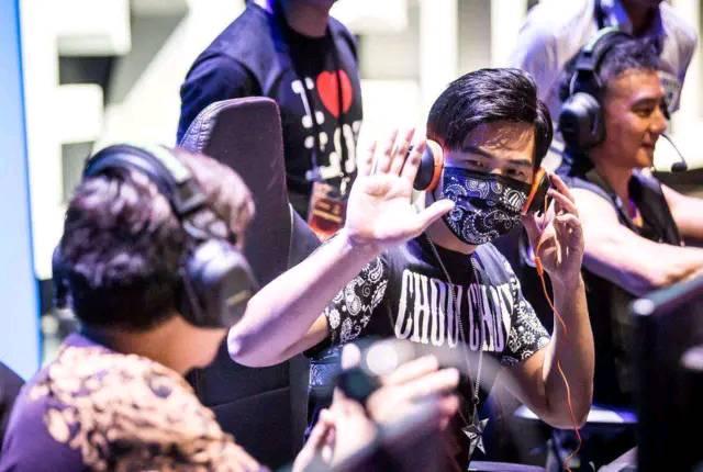 周杰伦深圳网吧价格,周杰伦开电竞网吧