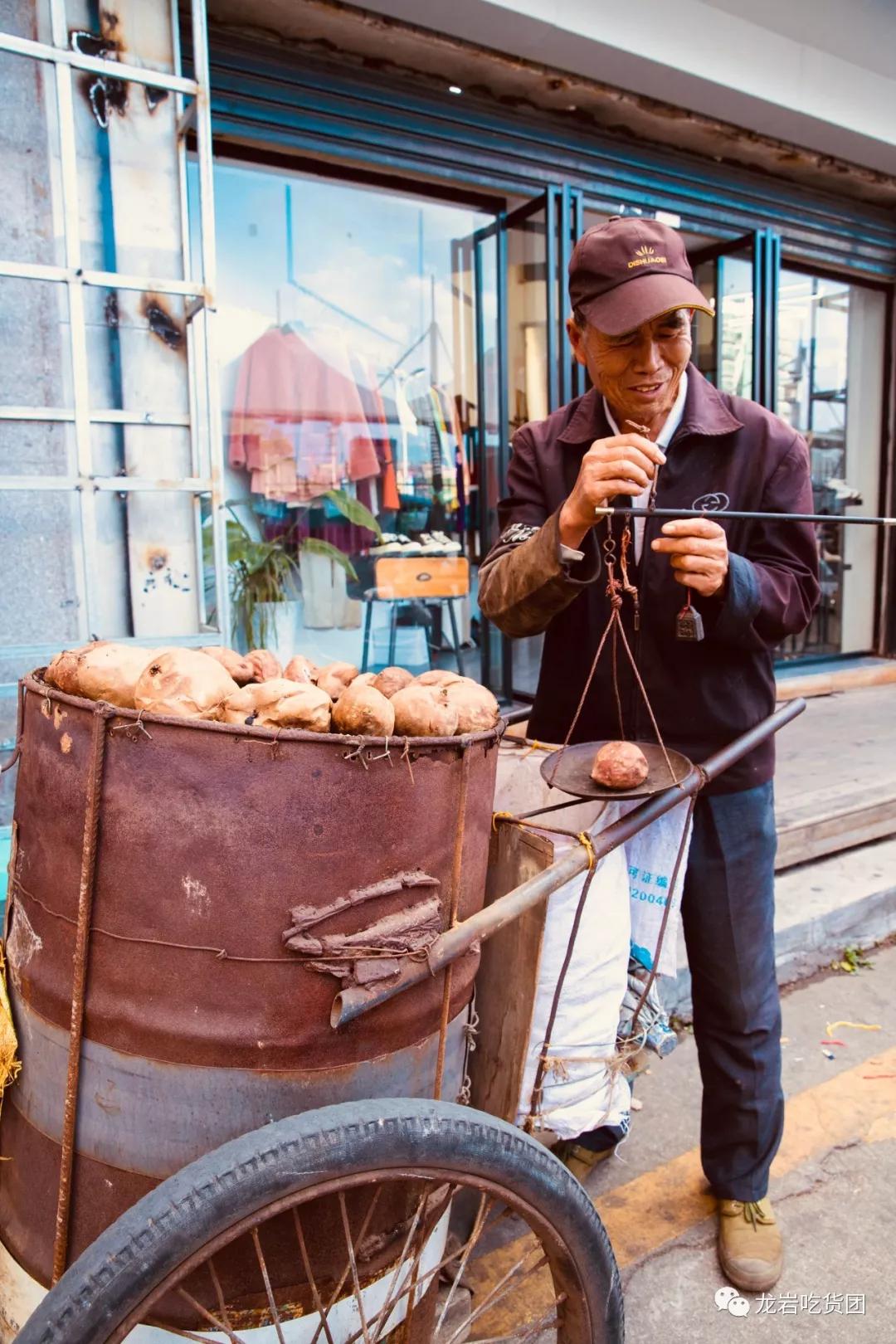 重庆渝北龙兴广场附近购物商场,前方到站工贸