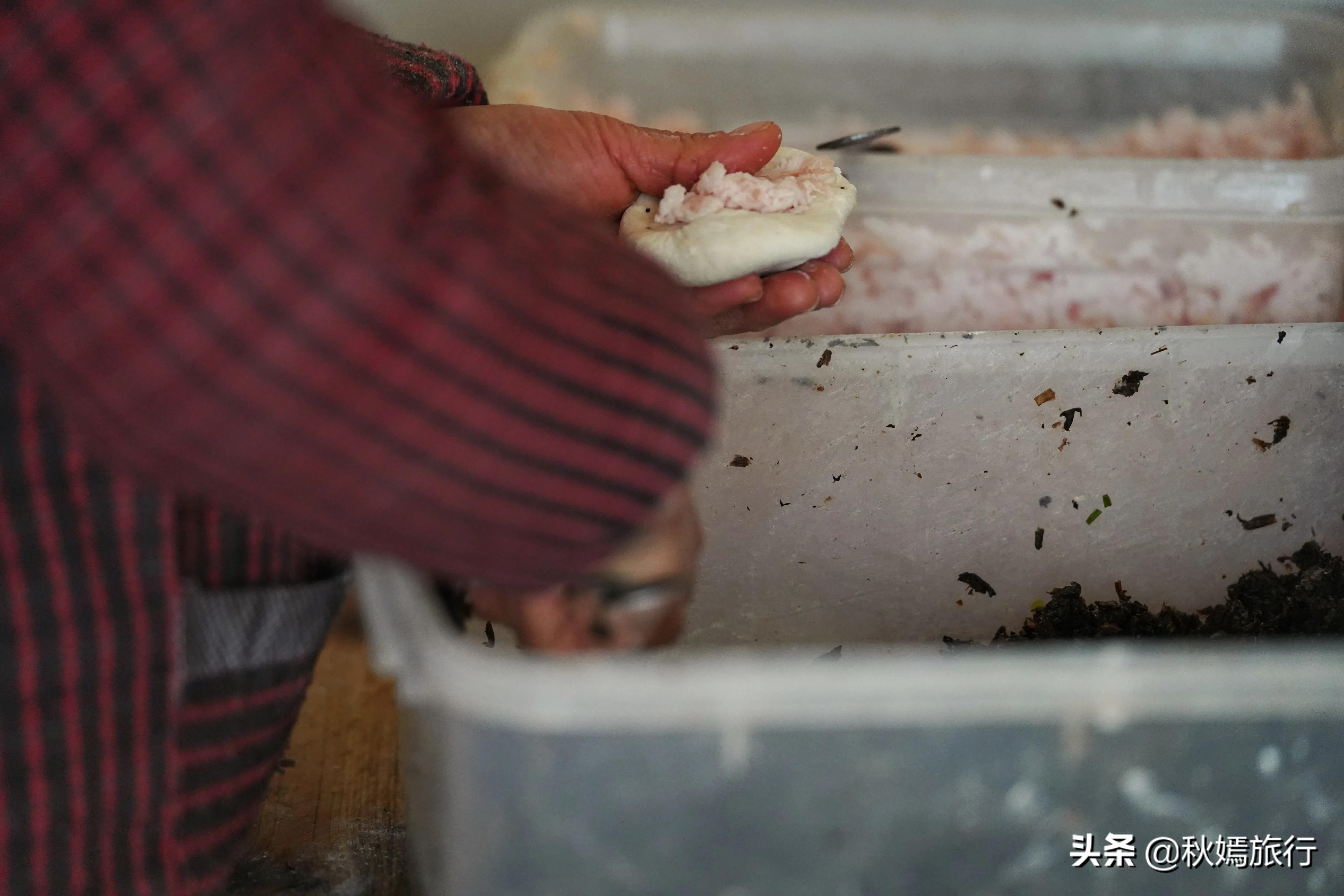 冬游常熟燕园赏蜡梅花,方桥头梅干菜扣肉饼5元一只,顾客盈门