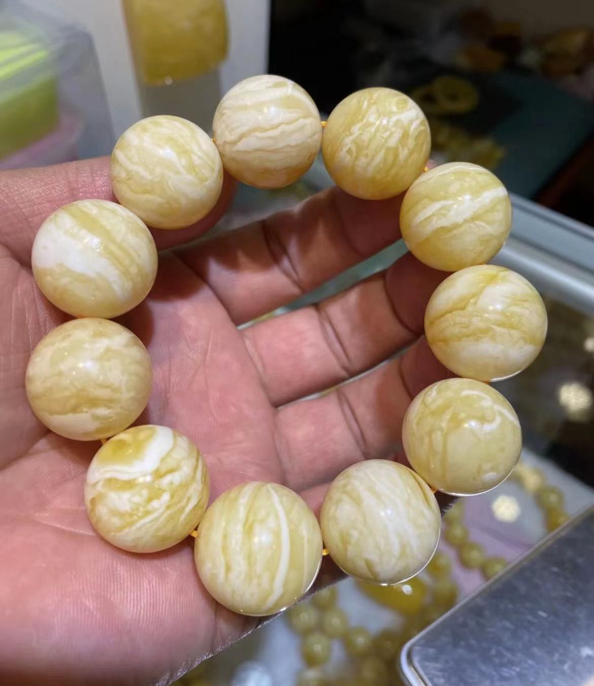 最好的蜜蜡是什么蜜蜡,蜜蜡瓷白是哪种颜色