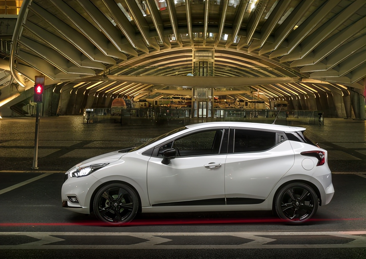 日产玛驰和飞度哪个好开,全新玛驰仅售7万