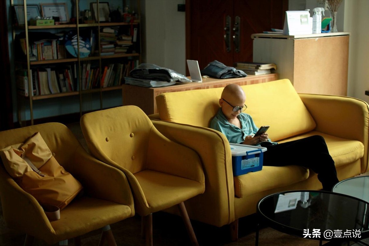 男孩患重病父母带着他四处求医,儿子胳膊上长了个大包