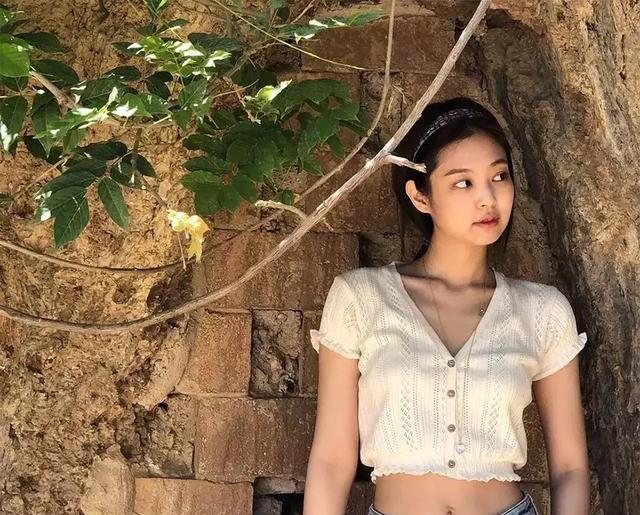 关晓彤小黑裙是什么牌子 (关晓彤zara)