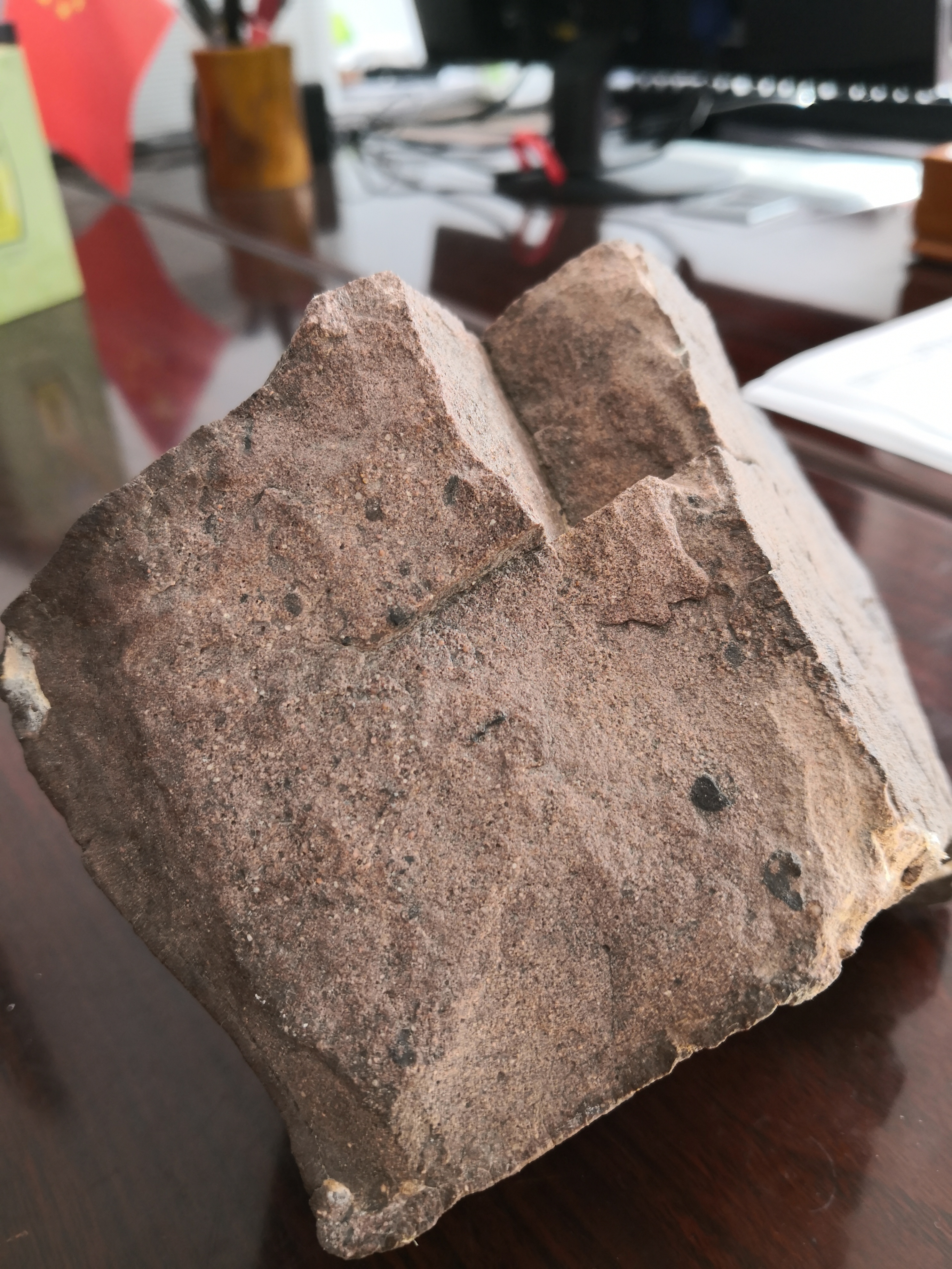 陨石是什么形状的,陨石切面怎样辨别是不是陨石