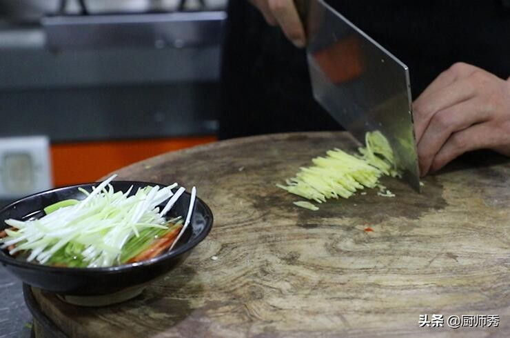 大虾怎么做虾仁软乎乎的不硬,好吃的大虾虾肉非常的紧致有营养