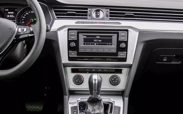 大众速腾迈腾辉腾有什么区别,同价位选高尔夫还是速腾