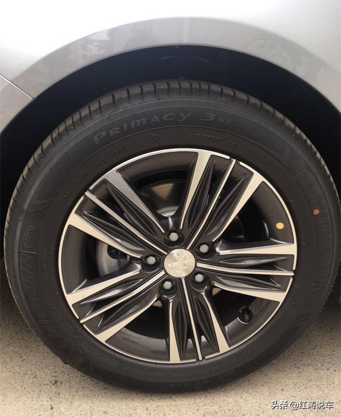 没要大众朗逸，看上了这辆“小辛巴”，优缺点都很明显