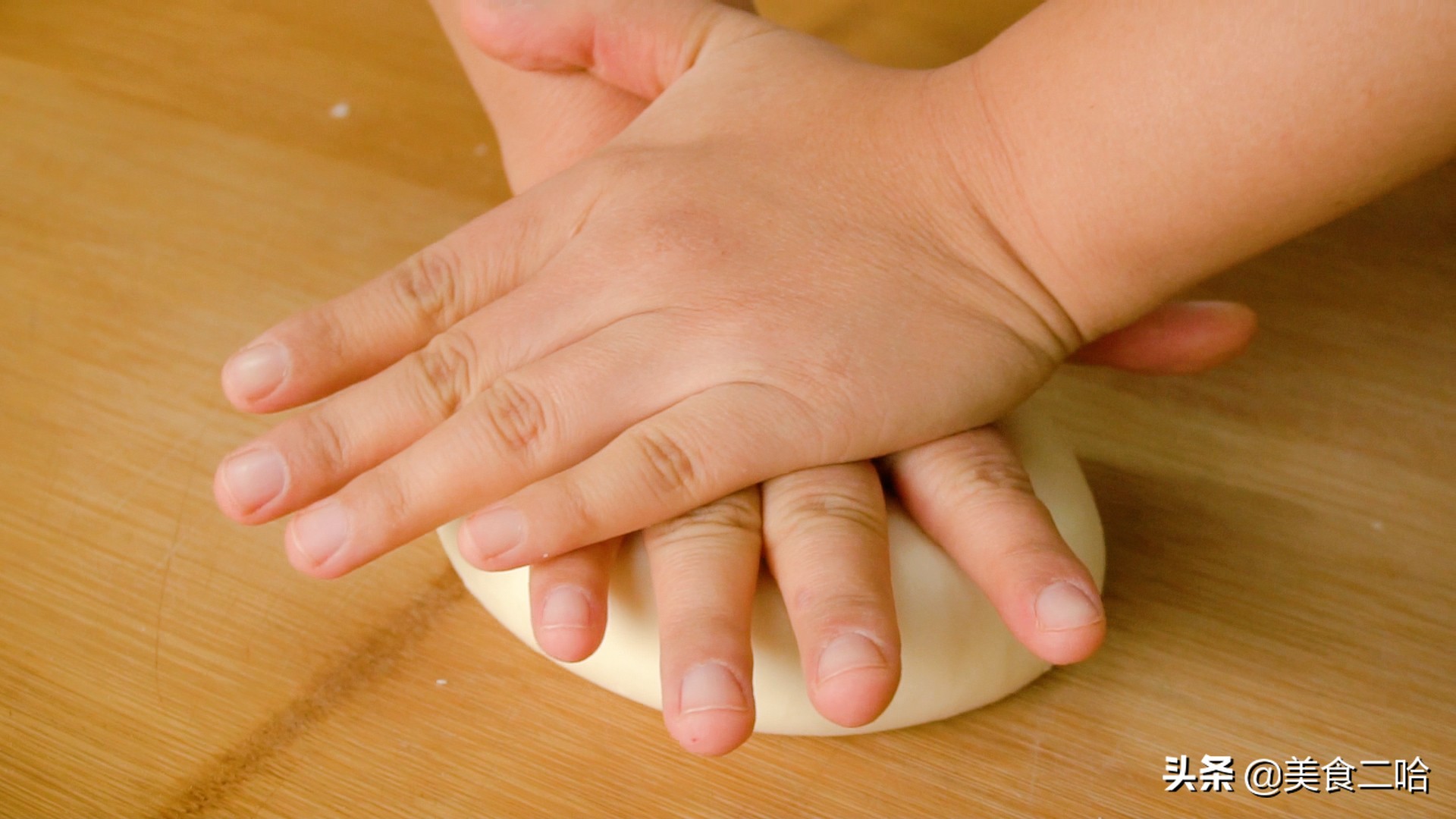 做陕西麻食又软又好吃,陕西人顿顿都离不开的辣子酱夹馍