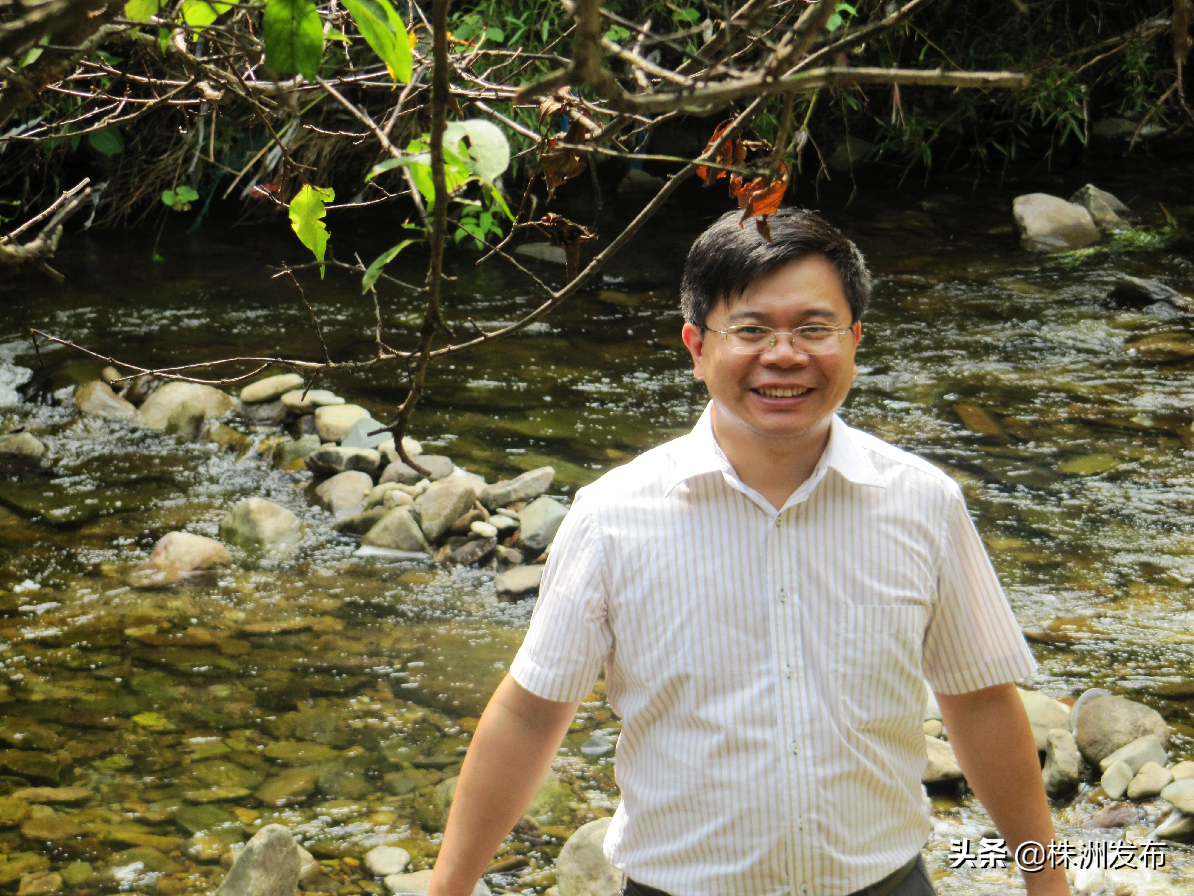 国庆盛典看直播，最幸福的株洲人是他！从株洲出差到邵阳，把他美醉了