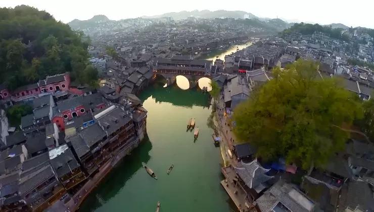 世界看湖南丨凤凰古城：沧桑历史孕育多彩文化