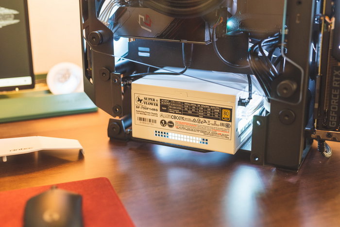 圣诞节前装一台白色的ITX性能钢炮游戏主机