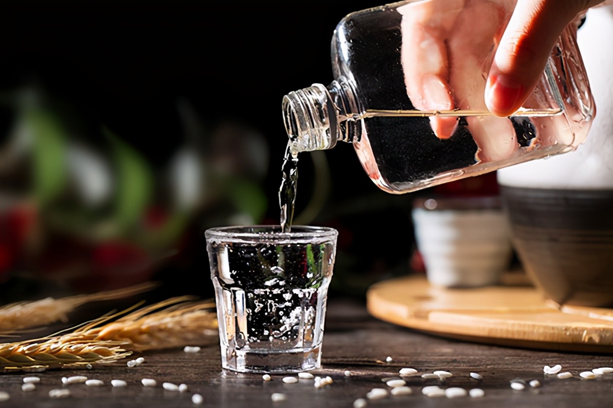 上海人喜欢喝的白酒,上海人爱吃的白酒品牌