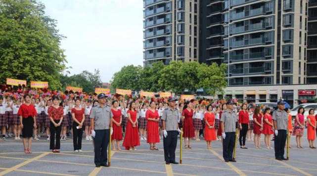 一袭盛兴红，满屏心中爱|贴心服务为盛兴学子保驾护航