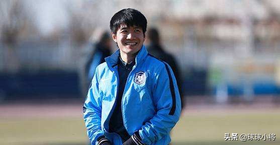 主教练施蒂利克为天津泰达队制定新战术，目标两翼齐飞，快速推进