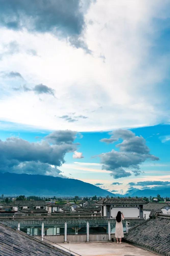 他建了一个3000㎡的浪漫花园，情侣不远千里只为一场草坪婚礼