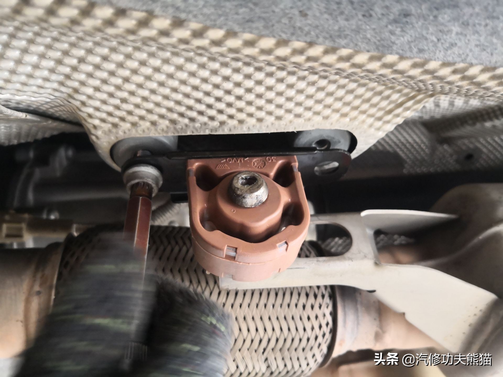 奥迪a8l烧机油严重有什么征兆,奥迪a8l烧机油现象普遍吗