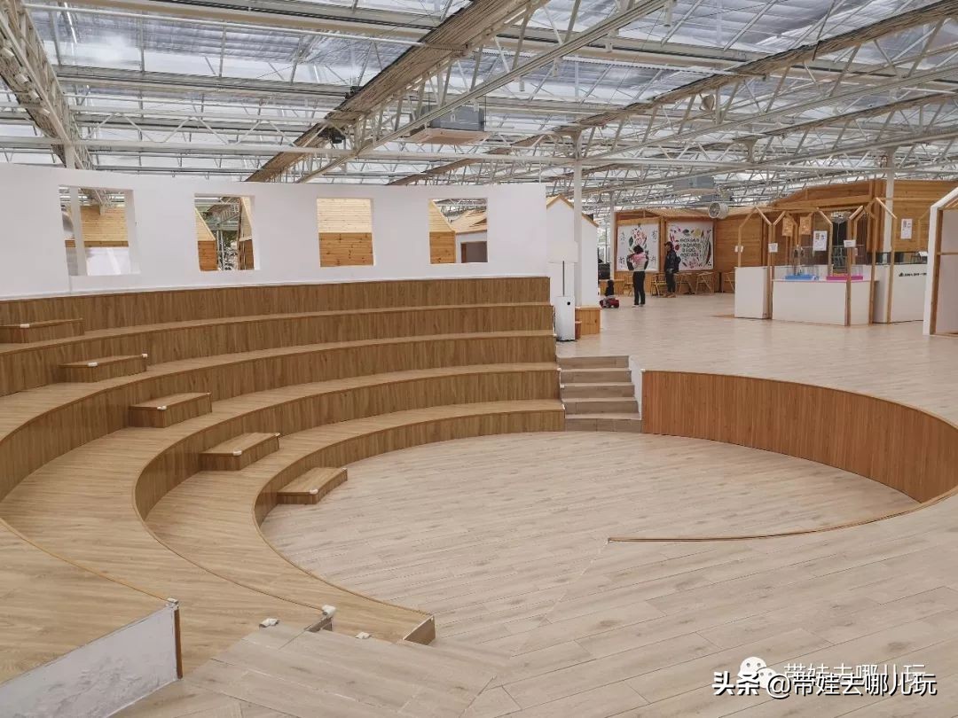 住别墅、滚草坪、躺在床上看电影，密云轻奢营地的花样玩法