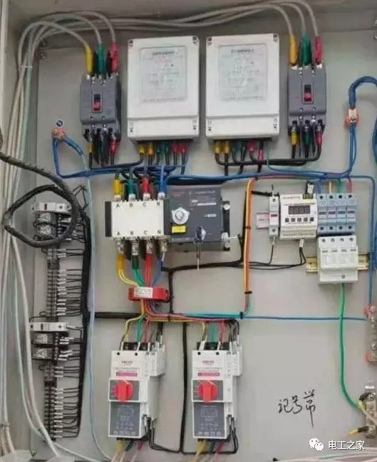 双接触器控制两电源手动切换,两个接触器实现双电源切换