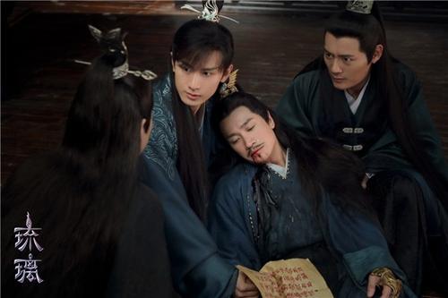 琉璃:禹司凤爹地惩罚元朗,不打人却揪裤带,所有秘密都告诉他