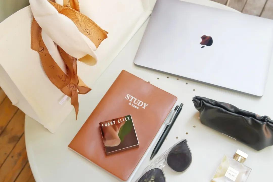 买了一大堆便宜包包,买了一个包回来发现包里有钱