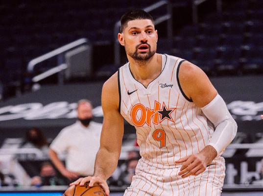 就在今天，一项前无古人的NBA纪录，被一位白人中锋完成了